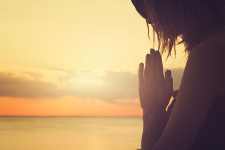 mulher-rezando.jpg